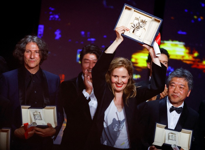 Đạo diễn Trần Anh Hùng và Phạm Thiên Ân được vinh danh tại Cannes 2023 - Ảnh 9.