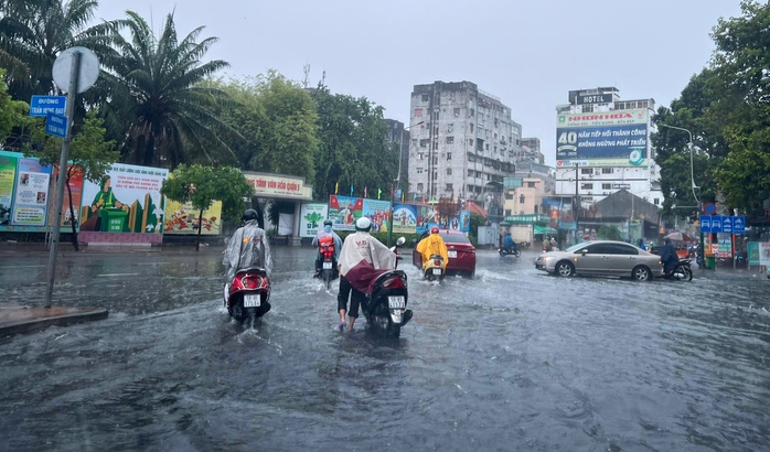 Hôm nay và ngày mai tiếp tục có mưa lớn  trên diện rộng - Ảnh 1.