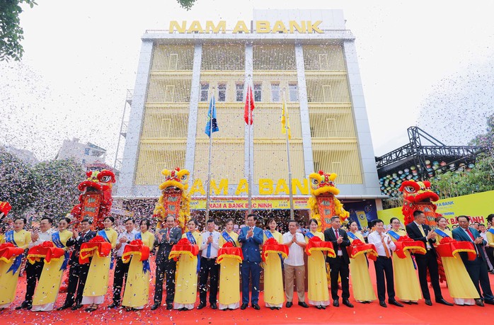 NAM A BANK hoàn thành chiến lược mở rộng mạng lưới năm 2023, nâng tổng số đơn vị kinh doanh lên gần 250 điểm - Ảnh 1. NAM A BANK hoàn thành chiến lược mở rộng mạng lưới năm 2023, nâng tổng số đơn vị kinh doanh lên gần 250 điểm - Ảnh 1.