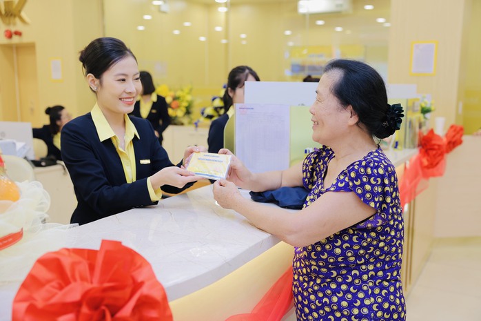 NAM A BANK hoàn thành chiến lược mở rộng mạng lưới năm 2023, nâng tổng số đơn vị kinh doanh lên gần 250 điểm - Ảnh 2. NAM A BANK hoàn thành chiến lược mở rộng mạng lưới năm 2023, nâng tổng số đơn vị kinh doanh lên gần 250 điểm - Ảnh 2.