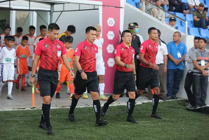 Trọng tài Thái Lan sẽ cầm còi trận cầu tâm điểm vòng 10 V-League 2023 - Ảnh 1.