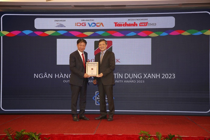 Agribank được vinh danh với 3 giải thưởng Ngân hàng Việt Nam tiêu biểu năm 2022 - Ảnh 2. Agribank được vinh danh với 3 giải thưởng Ngân hàng Việt Nam tiêu biểu năm 2022 - Ảnh 2.