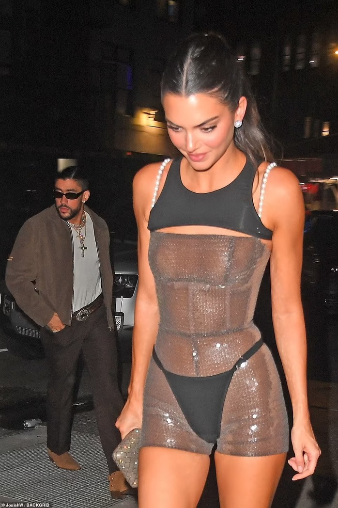 Mốt xuyên thấu lên ngôi ở tiệc hậu Met Gala - Ảnh 3. Mốt xuyên thấu lên ngôi ở tiệc hậu tỷ lệ kèo nhà cái 88 - Ảnh 3.