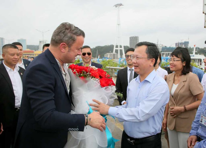 Thủ tướng Xavier Bettel và đoàn đại biểu cấp cao Luxembourg tham quan Vịnh Hạ Long - Ảnh 1.