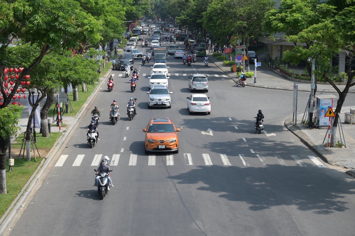 Màn diễu hành khuấy động đường phố Đà Nẵng của dàn ôtô điện VinFast - Ảnh 3. Màn diễu hành khuấy động đường phố Đà Nẵng của dàn ôtô điện VinFast - Ảnh 3.