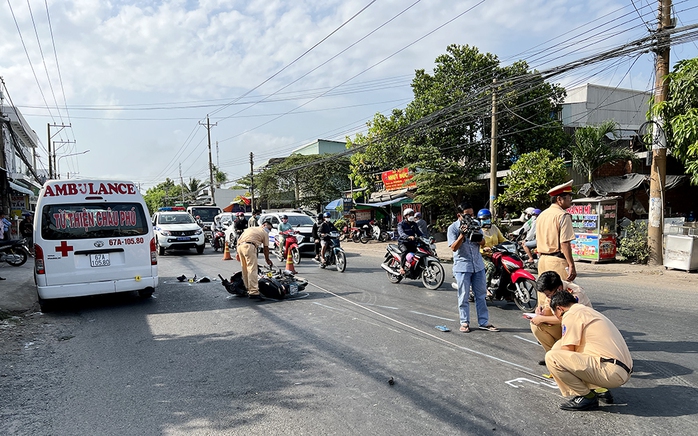 Cú tông mạnh của xe chuyển bệnh làm một thanh niên tử vong - Ảnh 3.