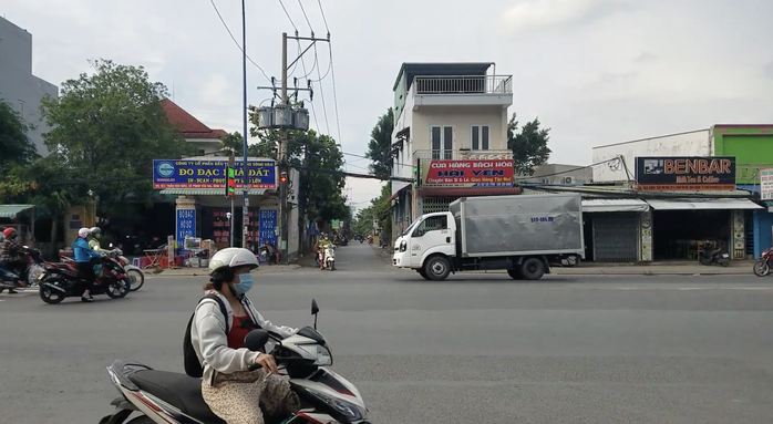 CLIP: Nhiều tiếng nổ trong đêm ở Bình Chánh, TP HCM - Ảnh 2.