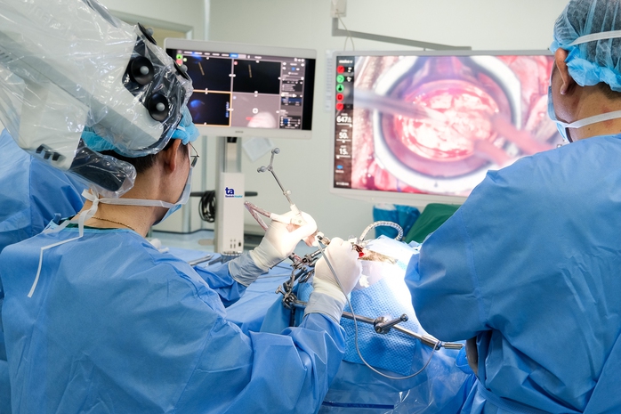 TP HCM: Thêm một bệnh viện ứng dụng robot vào mổ não - Ảnh 1.