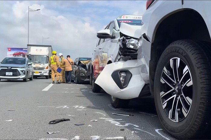 Hiện trường 5 ôtô gặp nạn trên cao tốc TP HCM - Long Thành - Dầu Giây - Ảnh 4.