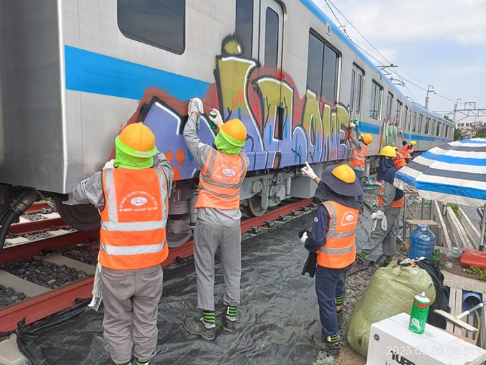 Lý do tàu metro bị vẽ bậy lần 2 - Ảnh 1.