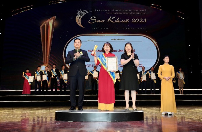 Agribank giành “cú đúp” tại giải thưởng Sao Khuê 2023 - Ảnh 2. Agribank giành “cú đúp” tại giải thưởng Sao Khuê 2023 - Ảnh 2.