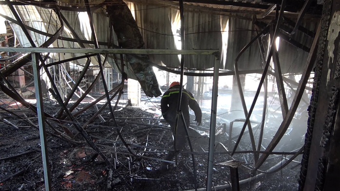 CLIP: Hiện trường vụ cháy rụi quán Ngọc Minh ở TP Mỹ Tho  - Ảnh 3.