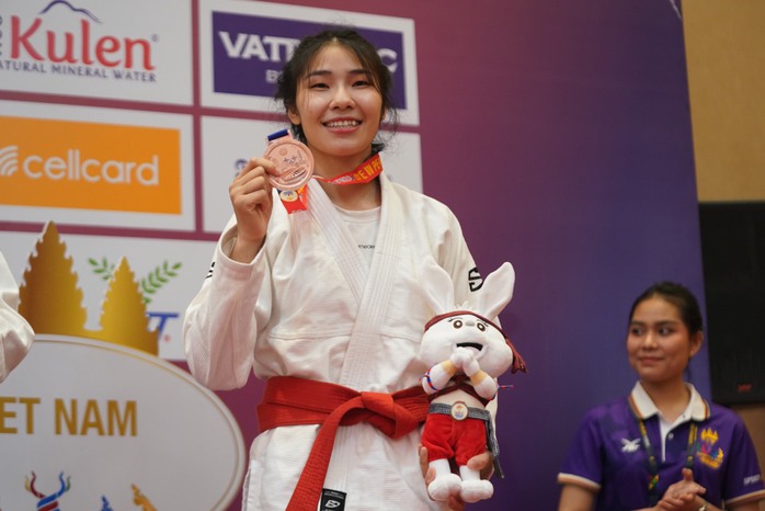 SEA Games 32: Jujitsu mang về 3 HCĐ, Đặng Thị Huyền nén đau thi đấu - Ảnh 3.