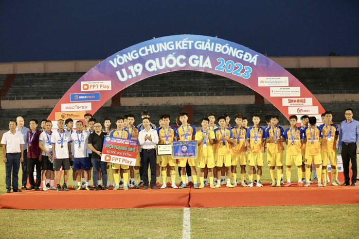 U19 VĐQG 2023: Đánh bại SLNA, Thanh Hóa lần thứ 2 vô địch - Ảnh 3.