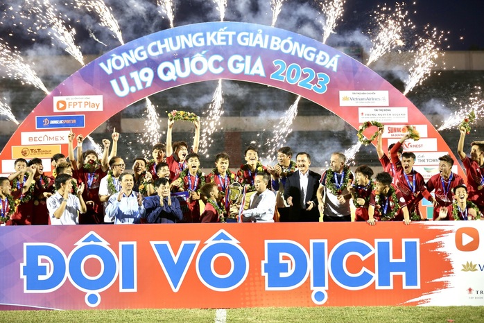 U19 VĐQG 2023: Đánh bại SLNA, Thanh Hóa lần thứ 2 vô địch - Ảnh 2.