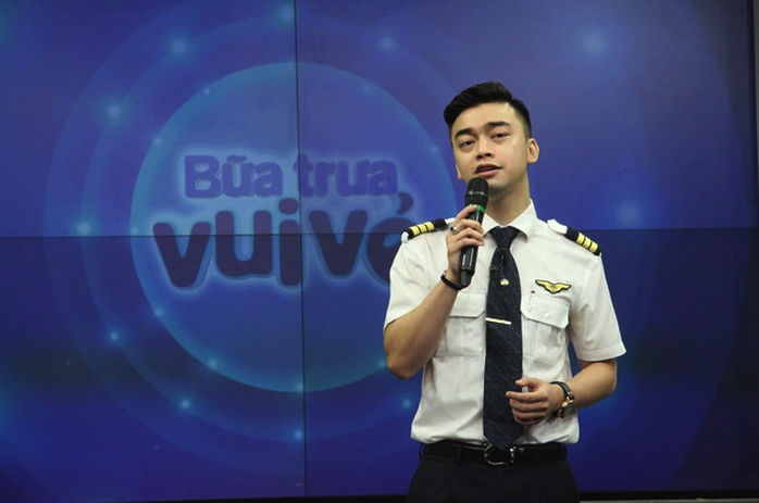 Từ bỏ nghiệp diễn, cơ trưởng Phạm Hà Duy nhận nhiều chú ý - Ảnh 3.