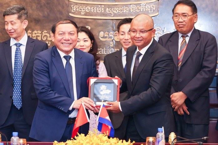 Việt Nam và Campuchia ký kết thỏa thuận hợp tác về thể dục thể thao - Ảnh 3.