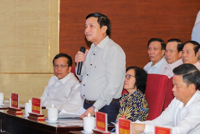 Chủ tịch Quốc hội Vương Đình Huệ tiếp xúc cử tri tại Hải Phòng - Ảnh 6.