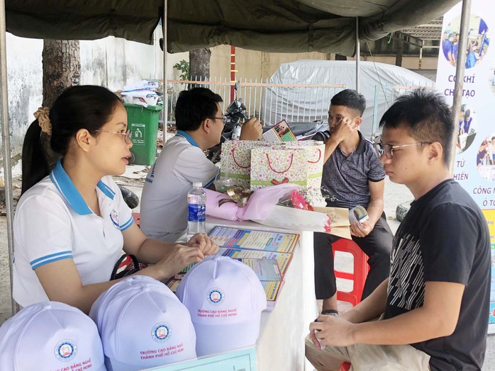 Nhiều cơ hội việc làm đang chờ người lao động - Ảnh 1. Nhiều cơ hội việc làm đang chờ người lao động - Ảnh 1.