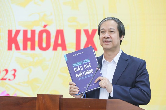 Bộ trưởng Nguyễn Kim Sơn: Nếu quay lại 1 bộ SGK sẽ thiệt hại hàng chục ngàn tỉ đồng - Ảnh 1.