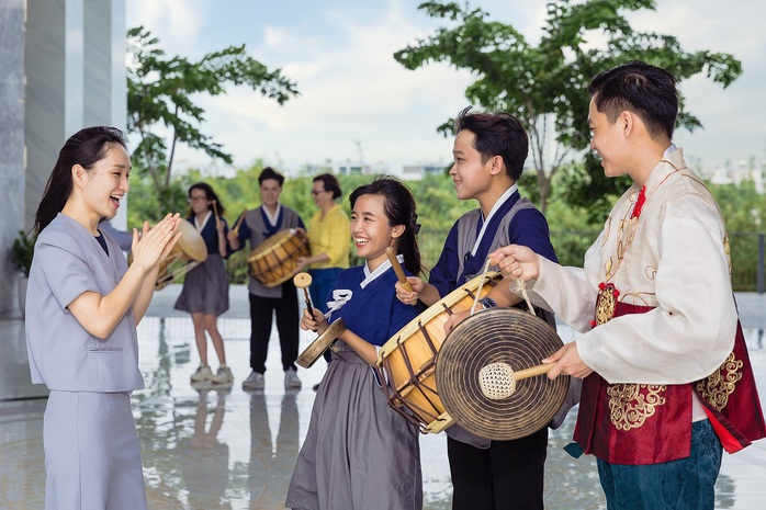 Trường ĐH Văn Hiến đạt chuẩn kiểm định chất lượng giáo dục 3 chương trình đào tạo - Ảnh 1.