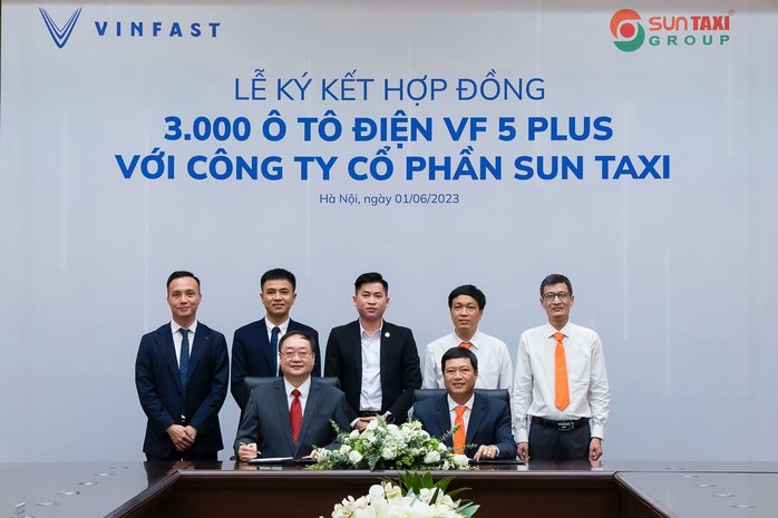 Một hãng taxi đặt mua tới 3.000 ôtô điện VinFast - Ảnh 1.