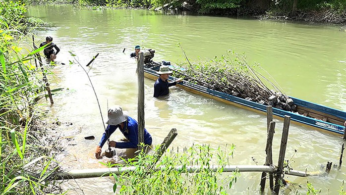 Kè xanh phòng sạt lở - Ảnh 1.