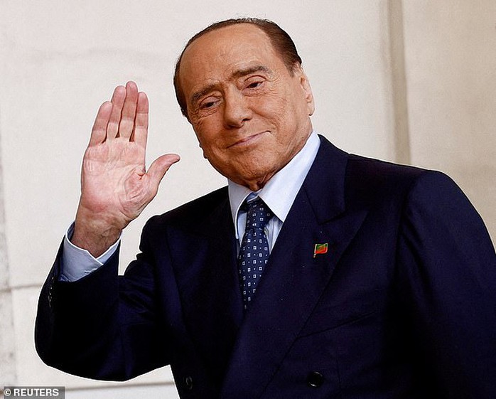 Cựu Thủ tướng Berlusconi: Từ những “bữa tiệc tới bến” đến cuộc chiến trên giường bệnh - Ảnh 1.