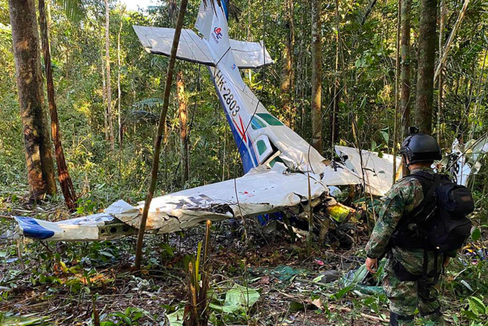 Vụ phép mầu Colombia: Mẹ 4 đứa trẻ sống thêm 4 ngày sau khi máy bay rơi - Ảnh 2.