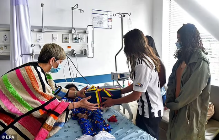 Vụ phép mầu Colombia: Mẹ 4 đứa trẻ sống thêm 4 ngày sau khi máy bay rơi - Ảnh 6.