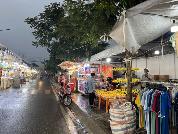 Chiều nay, chợ đêm thứ 3 ở huyện Hóc Môn mở cửa - Ảnh 4.