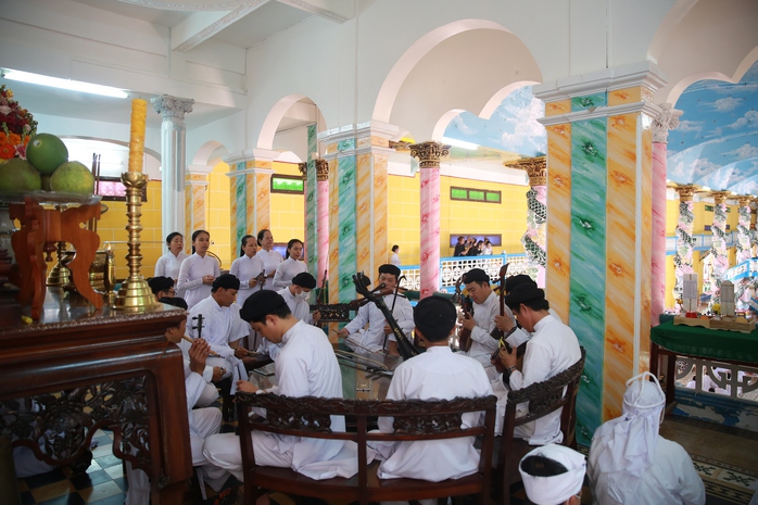 Văn nghệ sĩ TP HCM và chuyến tham quan Tòa thánh Tây Ninh - Ảnh 5.