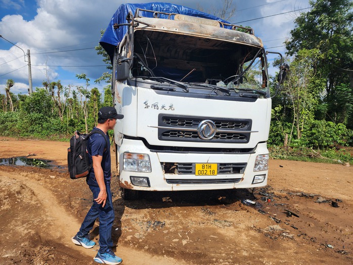 Tài xế xe tải 2 lần thoát chết trong vụ tấn công trụ sở xã ở Đắk Lắk - Ảnh 1.