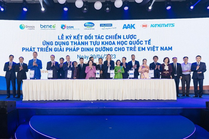 Vinamilk tâm huyết với mục tiêu đưa sữa công thức gần với chuẩn vàng sữa mẹ - Ảnh 3. Vinamilk tâm huyết với mục tiêu đưa sữa công thức gần với chuẩn vàng sữa mẹ - Ảnh 3.