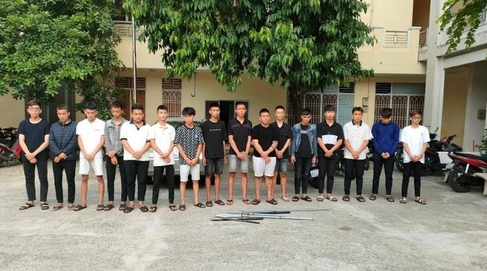 Truy xét hàng loạt thanh thiếu niên hỗn chiến ném bom xăng tại trung tâm Đà Nẵng - Ảnh 2.
