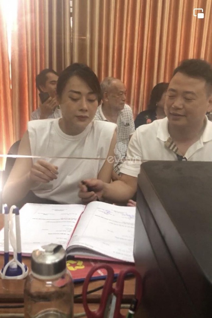 Shark Bình và Quỳnh búp bê đăng ký kết hôn - Ảnh 3.