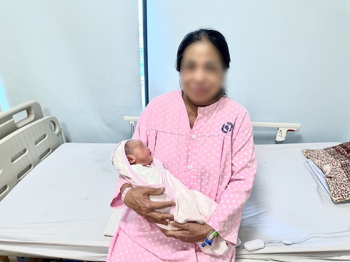Người phụ nữ 60 tuổi ở Hải Phòng sinh con bằng kỹ thuật thụ tinh ống nghiệm - Ảnh 1.