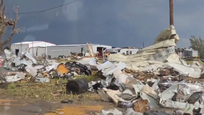 Mỹ: Lốc xoáy tàn phá thị trấn ở Texas, nhiều người chết, mất tích và bị thương - Ảnh 2.