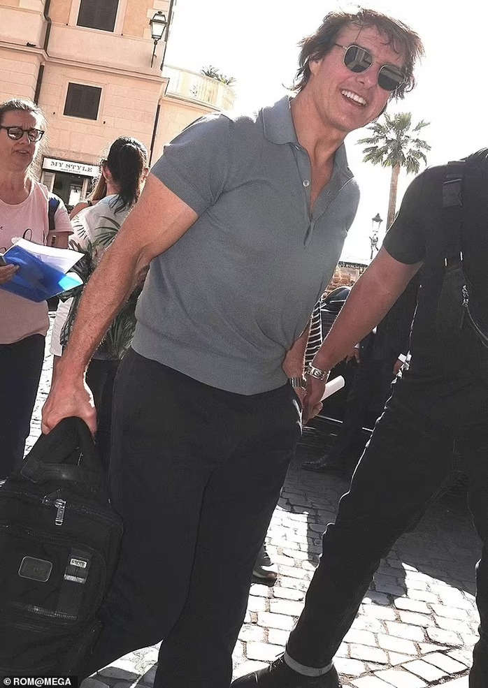 Tom Cruise khoe cơ bắp, tươi tắn hội ngộ tình cũ - Ảnh 2.