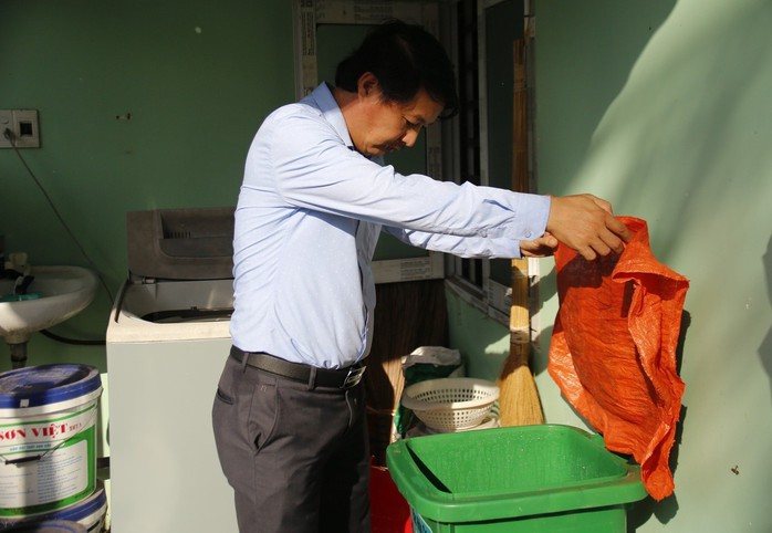 Lãnh đạo TP Tam Kỳ cùng người dân dọn rác làm sạch môi trường - Ảnh 5. Lãnh đạo TP Tam Kỳ cùng người dân dọn rác làm sạch môi trường - Ảnh 5.