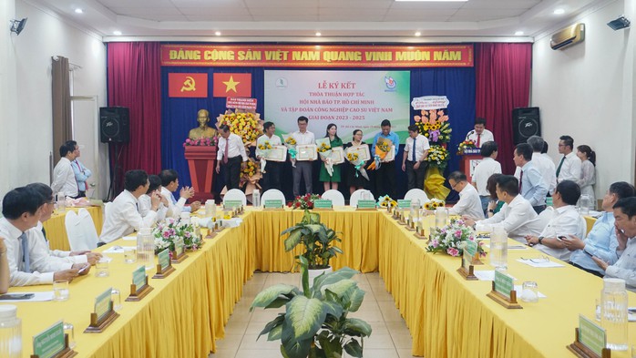 Hội Nhà báo TP HCM và Tập đoàn Công nghiệp Cao su Việt Nam ký kết hợp tác - Ảnh 6.