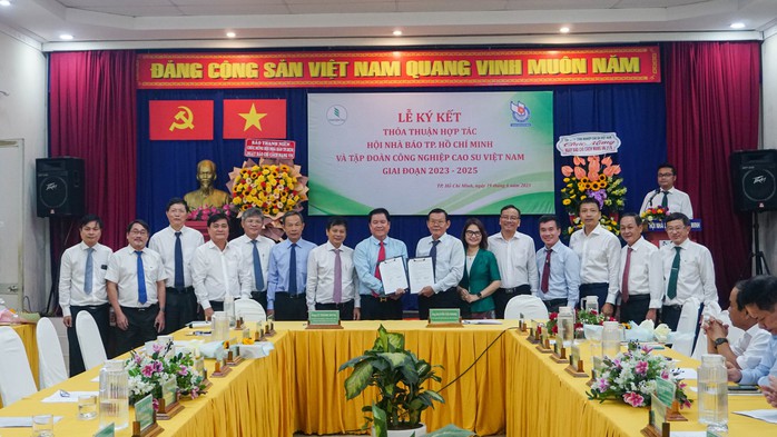 Hội Nhà báo TP HCM và Tập đoàn Công nghiệp Cao su Việt Nam ký kết hợp tác - Ảnh 4.