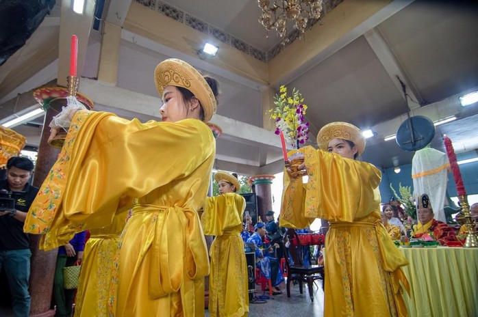 Lễ vía Bà Linh Sơn Thánh Mẫu 2023 được tổ chức trang trọng tại hệ thống chùa Bà Tây Ninh - Ảnh 2. Lễ vía Bà Linh Sơn Thánh Mẫu 2023 được tổ chức trang trọng tại hệ thống chùa Bà Tây Ninh - Ảnh 2.