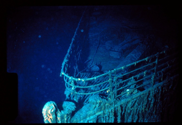 Tàu ngầm du lịch mất tích khi tham quan xác tàu Titanic - Ảnh 1.