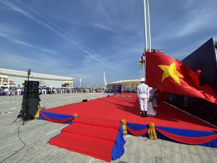 Lễ thượng cờ 11 quốc gia tham dự ASEAN PARA Games 12 - Ảnh 5.