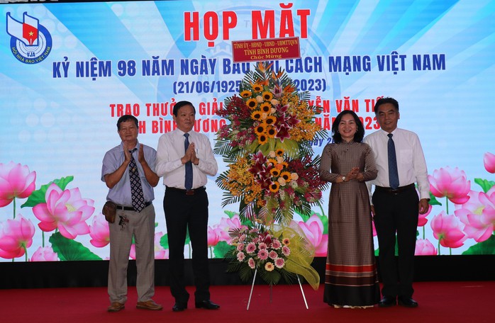 Báo Người Lao Động đoạt giải A và giải C Giải Báo chí Nguyễn Văn Tiết - Ảnh 1.