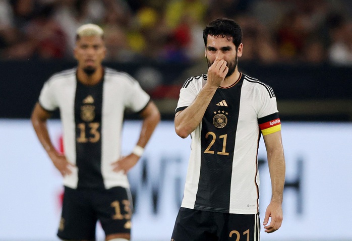 Tuyển Đức bị người hâm mộ la ó, Brazil thua sốc Senegal - Ảnh 1.