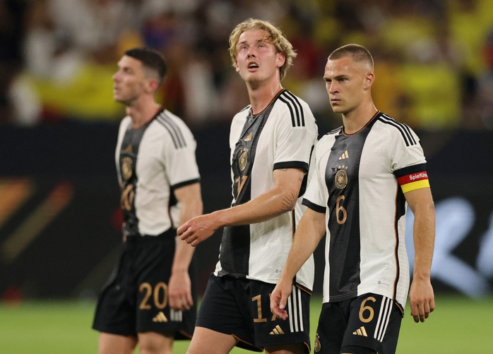 Tuyển Đức bị người hâm mộ la ó, Brazil thua sốc Senegal - Ảnh 2.