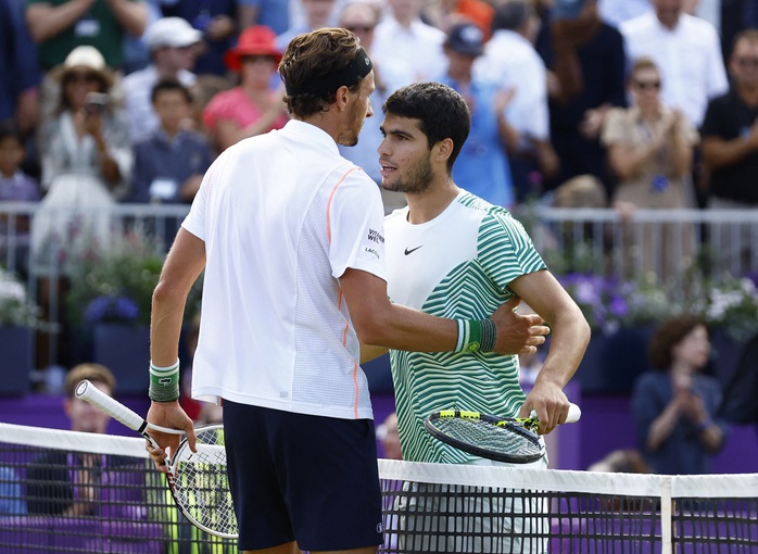 Alcaraz xem Murray và Federer là hình mẫu thi đấu trên mặt sân cỏ - Ảnh 1.