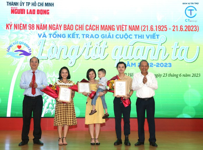 Trao giải cuộc thi viết “Lòng tốt quanh ta” lần 1, năm 2022-2023: Ở đâu có con người, ở đó có lòng nhân - Ảnh 1.